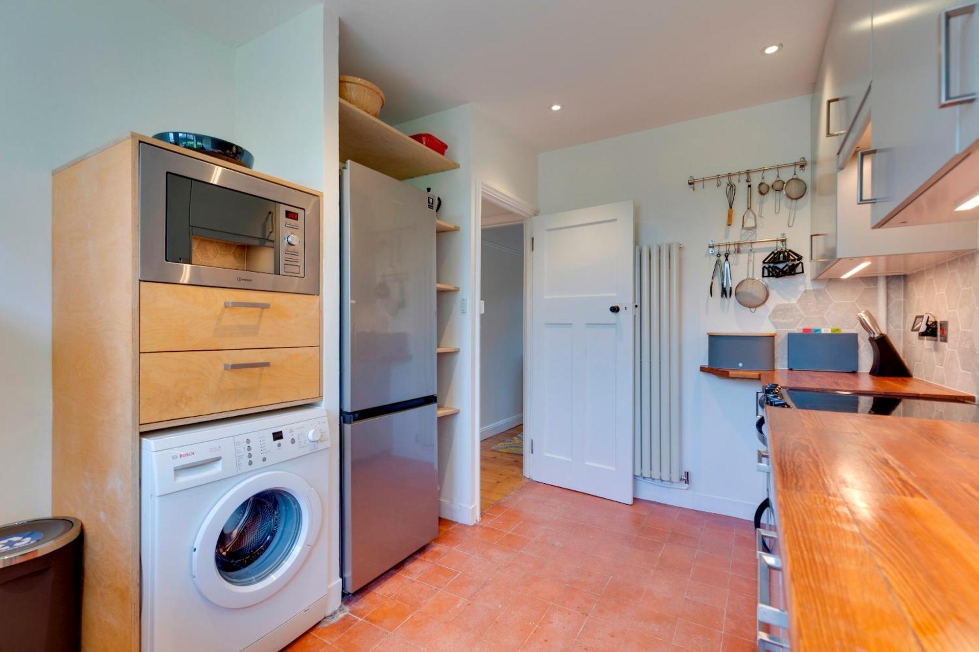 Stylish And Modern Flat With Free Parking Pass The Keys Apartment