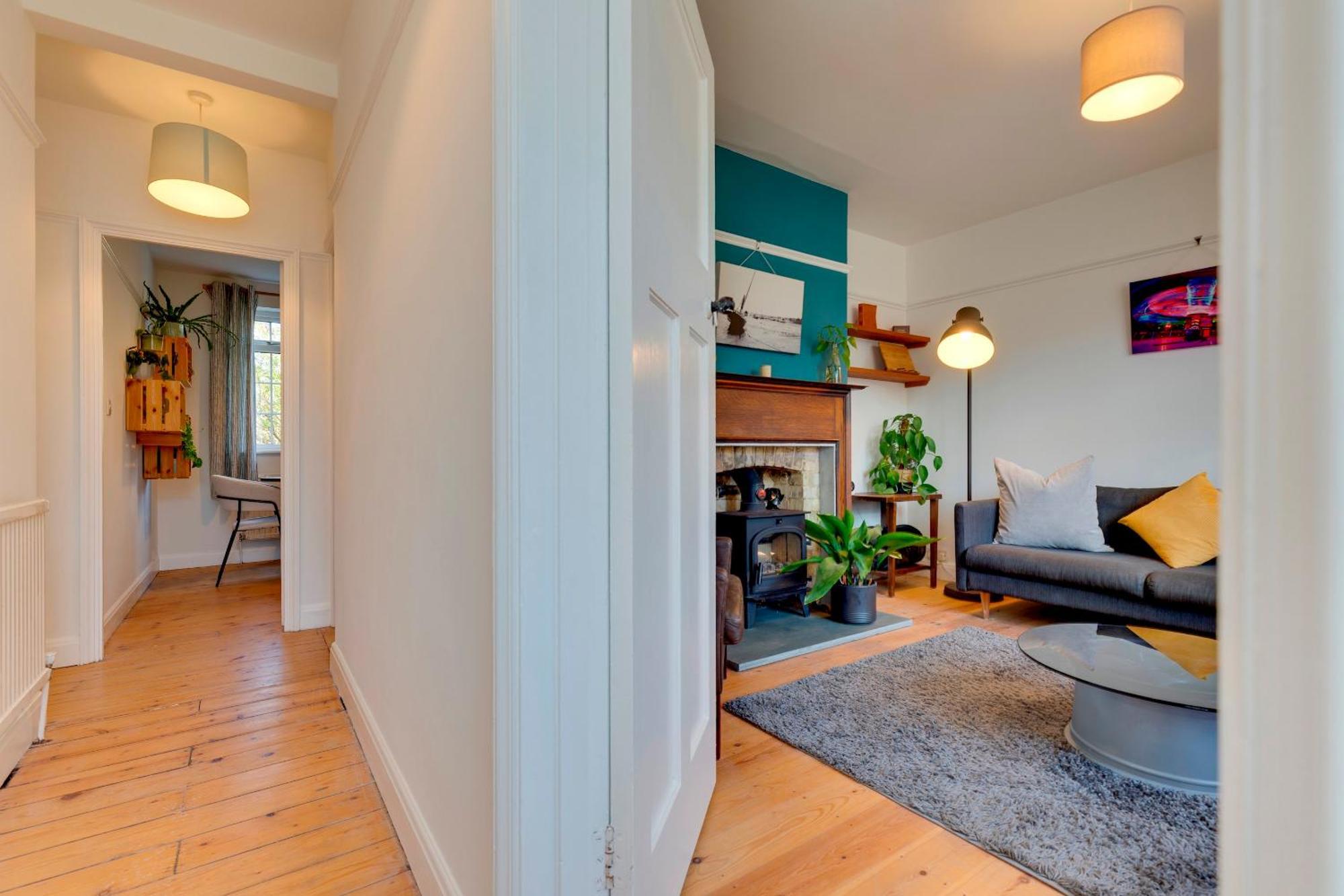 Stylish And Modern Flat With Free Parking Pass The Keys *