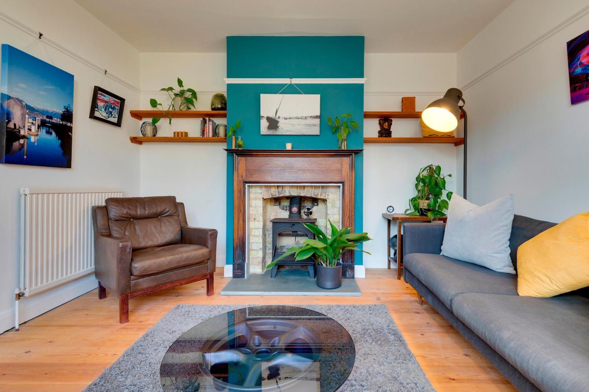 Stylish And Modern Flat With Free Parking Pass The Keys Apartment